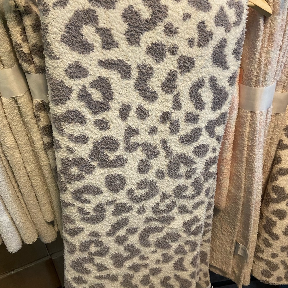 NWT Cupcakes & Cashmere Blanket - gray/white
